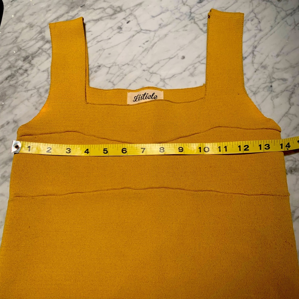 3/$15 LISTICLE🌹 GOLD SLEEVELESS BANDAGE SWEATER. GREAT CONDITION! - Picture 7 of 10
